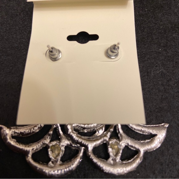 Crystal Collection Women Dangle Drop Silver Colorless Striking Design Earrings - Picture 2 of 2